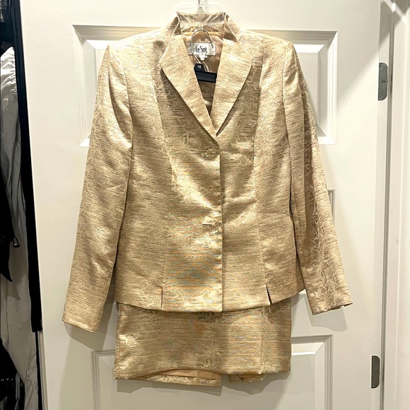 Le Suit Women's Gold Blazer and Skirt Set - Picture 1 of 13